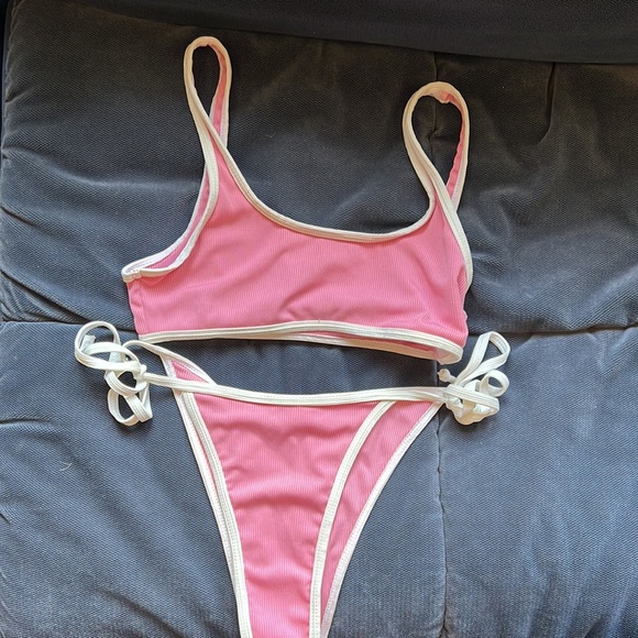 Pink bikini - Picture 2 of 3